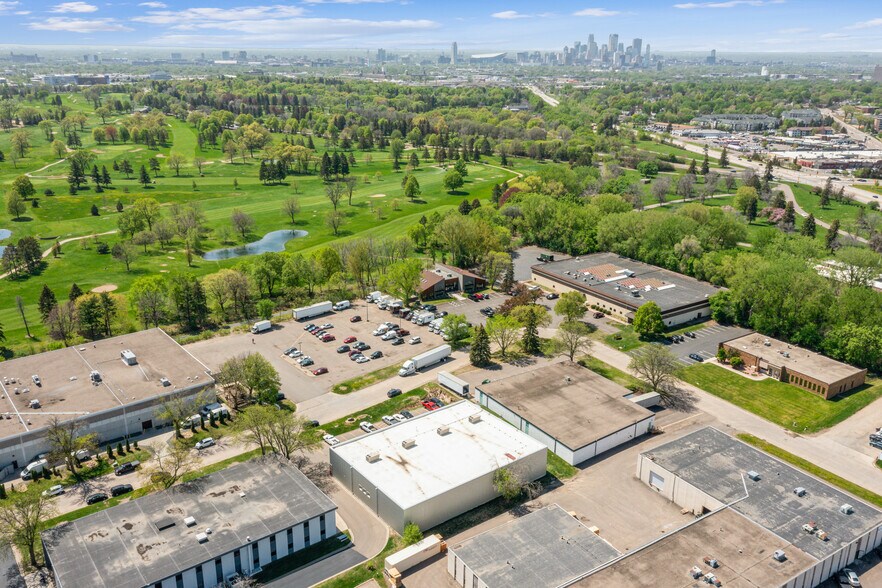 2851 S Anthony Ln, Minneapolis, MN à louer - Photo de l’immeuble – Image 3 sur 6