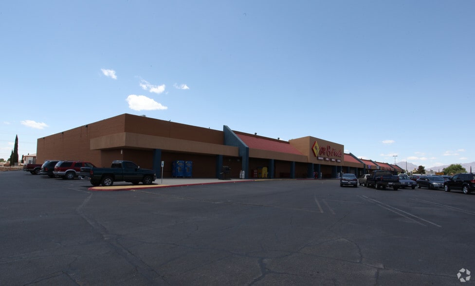 3333 Yarbrough Dr, El Paso, TX à louer - Photo principale – Image 2 sur 13