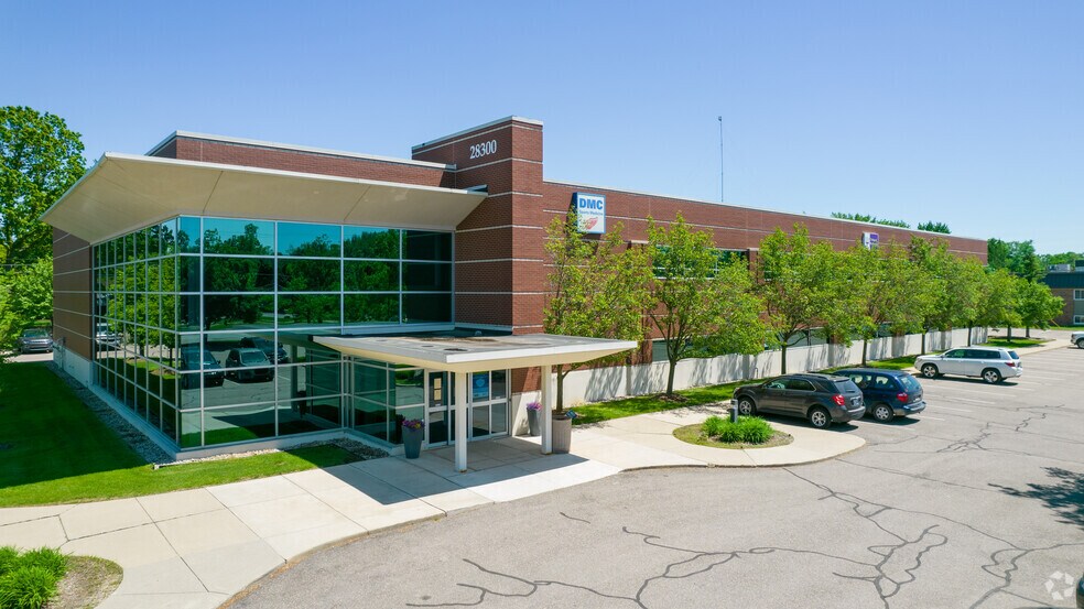 28300 Orchard Lake Rd, Farmington Hills, MI à louer - Photo de l’immeuble – Image 1 sur 7