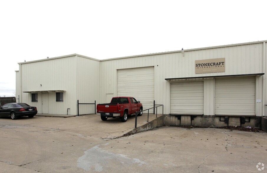 9950-10110 E 55th Pl, Tulsa, OK à louer - Photo de l’immeuble – Image 2 sur 6