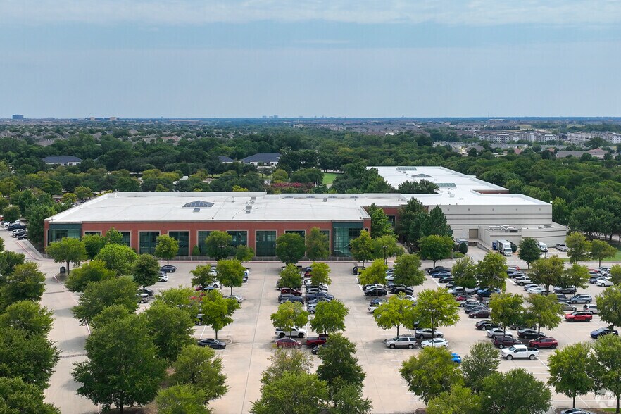3700 S Stonebridge Dr, McKinney, TX à vendre - Photo de l’immeuble – Image 2 sur 2