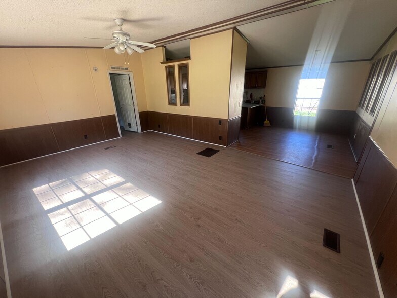530 Sims St, Maysville, GA à louer - Photo intérieure – Image 2 sur 21