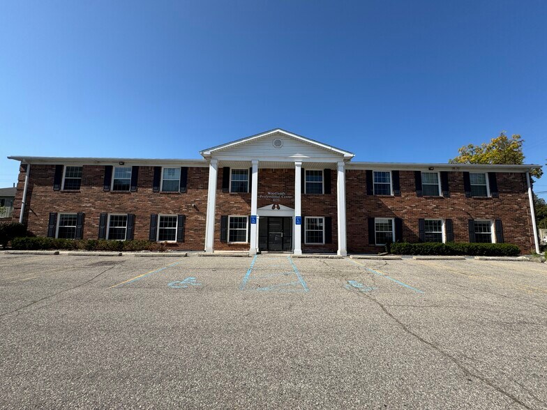 8123 Grand River Rd, Brighton, MI à louer - Photo de l’immeuble – Image 2 sur 15