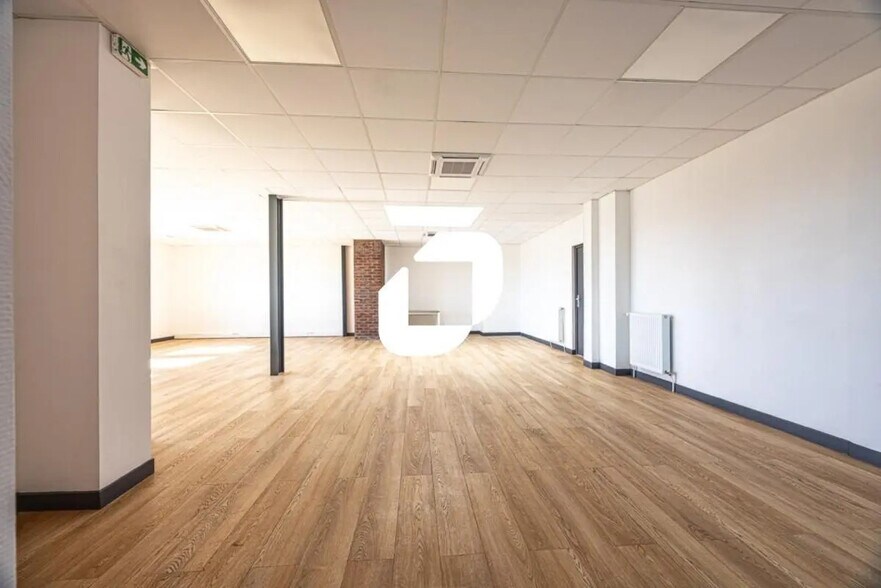 Bureau dans Vaux-le-Pénil à vendre - Photo intérieure – Image 3 sur 16