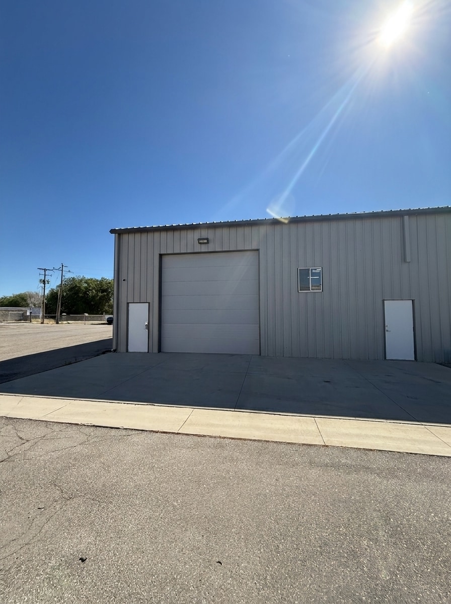 4133 W Farm Rd, West Jordan, UT à louer Photo de l’immeuble– Image 1 sur 7