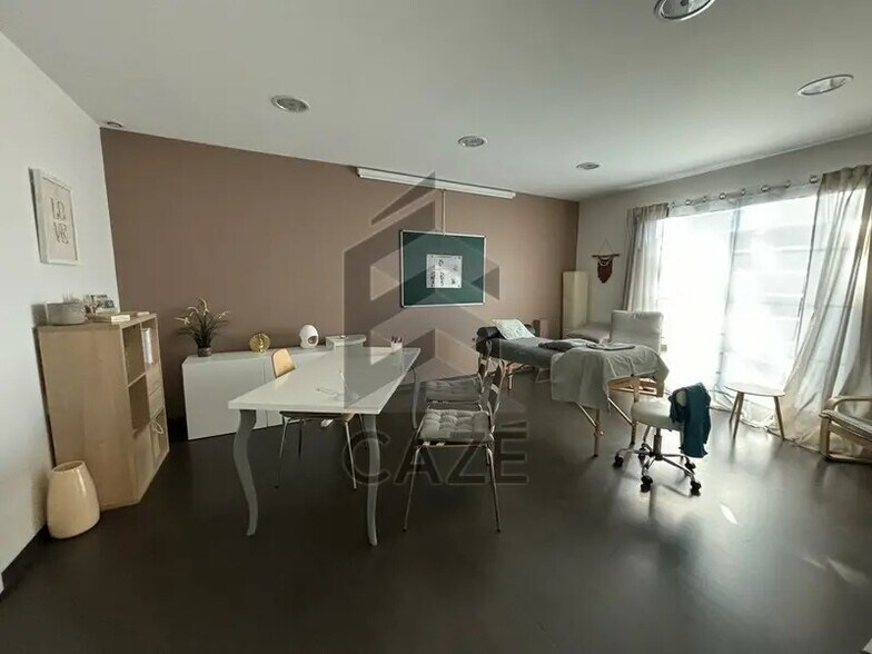 Bureau dans Fargues-Saint-Hilaire à vendre - Photo intérieure – Image 2 sur 3