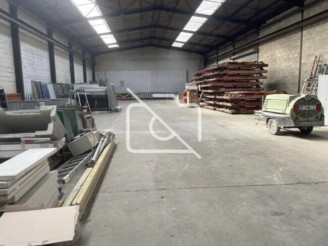 Plus de détails pour Industriel/Logistique à louer