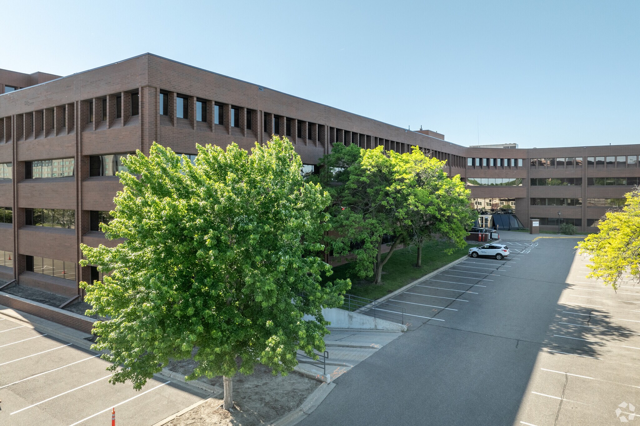 2001 Killebrew Dr, Bloomington, MN à louer Photo principale– Image 1 sur 27