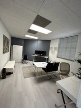 2400 N University Dr, Pembroke Pines, FL à louer Photo intérieure– Image 2 sur 7