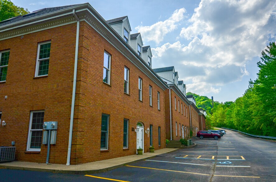 1 & 13 Courtney Dr, Charleston, WV à vendre - Photo de l’immeuble – Image 2 sur 16