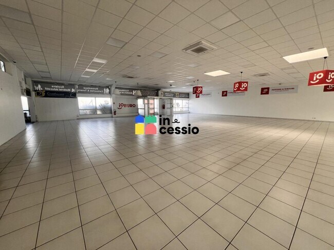 Plus de détails pour Local commercial à louer