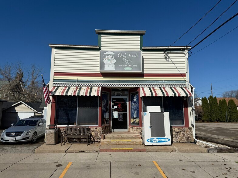 204 Manitowoc St, Menasha, WI à vendre - Photo principale – Image 1 sur 3
