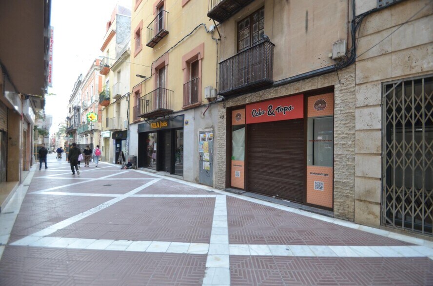 Carrer Caputxins, Vilanova i la Geltrú, Barcelona à louer - Photo de l’immeuble – Image 2 sur 3