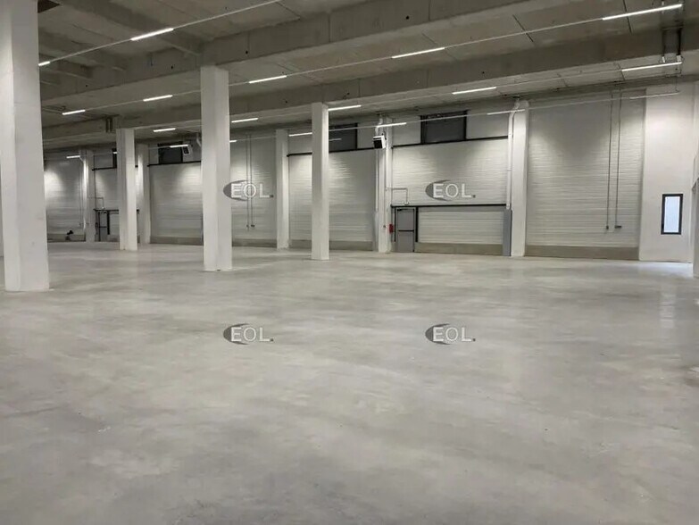 Industriel/Logistique dans Nanterre à louer - Photo de l’immeuble – Image 2 sur 16