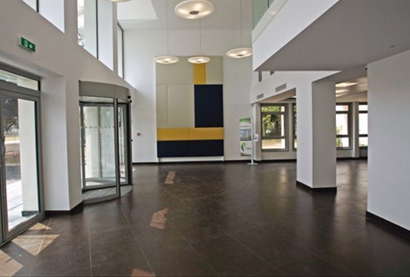 11 Avenue Morane Saulnier, Vélizy-Villacoublay à louer - Hall d’entrée – Image 2 sur 7