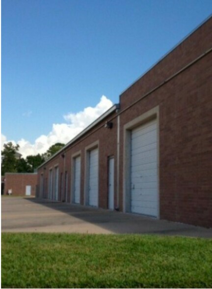 211-285 W Airtex Blvd, Houston, TX à vendre - Photo de l’immeuble – Image 2 sur 11