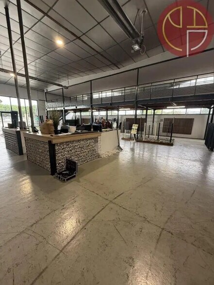 Local commercial dans Portet-sur-Garonne à louer - Photo intérieure – Image 2 sur 6