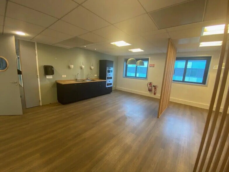 Bureau dans Colombes à louer - Photo de l’immeuble – Image 2 sur 7