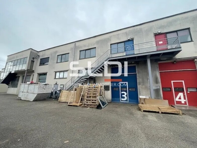 Local d’activités dans Villeurbanne à louer - Photo de l’immeuble – Image 3 sur 8