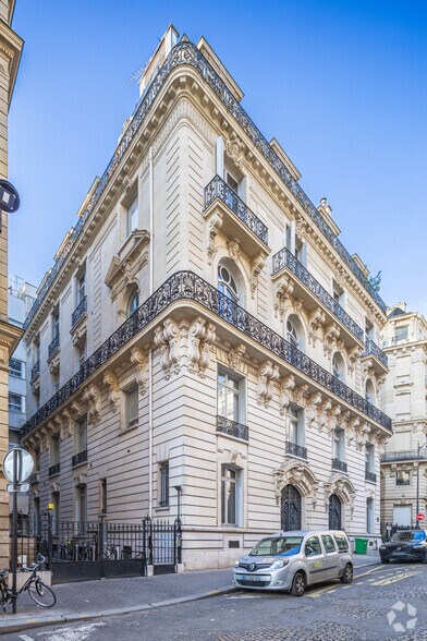 21 Rue Clément Marot, Paris à louer - Photo de l’immeuble – Image 3 sur 5