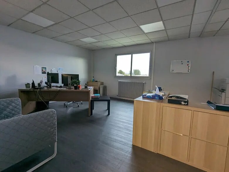 Bureau dans Saint-Étienne-du-Rouvray à louer - Photo intérieure – Image 3 sur 7