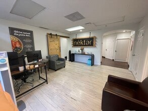 2488 Newport Blvd, Costa Mesa, CA à louer Photo intérieure– Image 1 sur 6