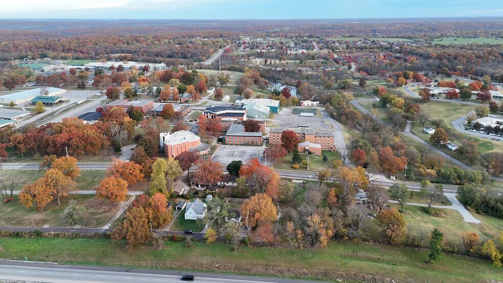 3000 N Grant Ave, Springfield, MO à vendre - Vidéo sur l’annonce professionnelle – Image 1 sur 11