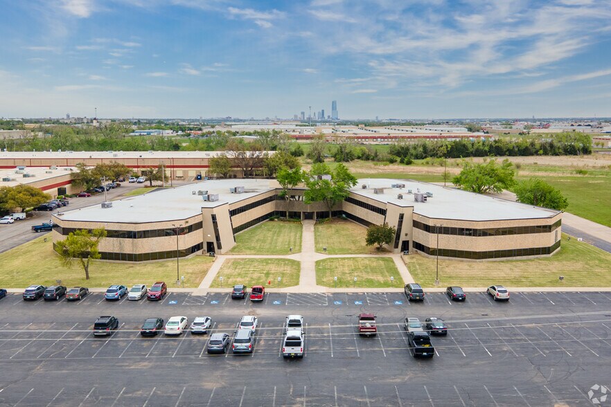 300 N Meridian Ave, Oklahoma City, OK à louer - Photo de l’immeuble – Image 1 sur 5