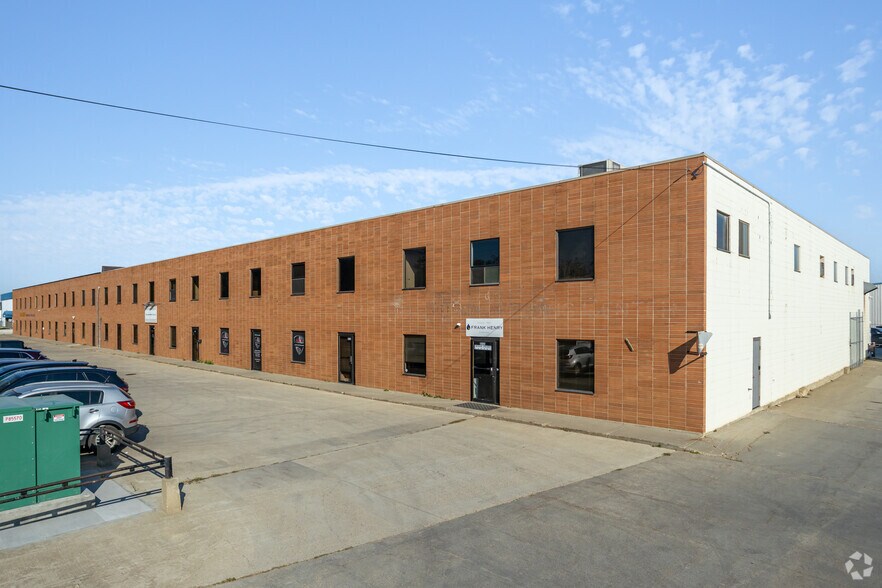 9712-9732 54th Ave NW, Edmonton, AB à louer - Photo de l’immeuble – Image 3 sur 7