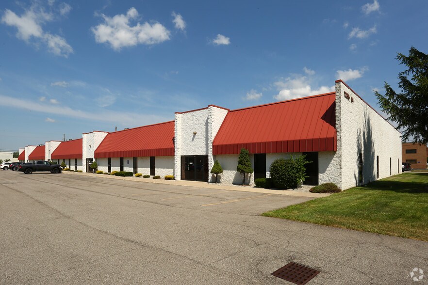 12250-12264 Universal Dr, Taylor, MI à louer - Photo principale – Image 1 sur 27