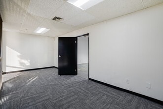 2530 E Corporate Pl, Monterey Park, CA à louer Photo intérieure– Image 2 sur 24