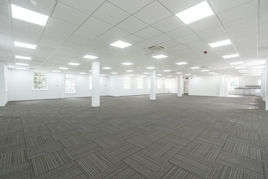 124 Bridge Rd, Chertsey à louer - Photo de l’immeuble – Image 3 sur 19