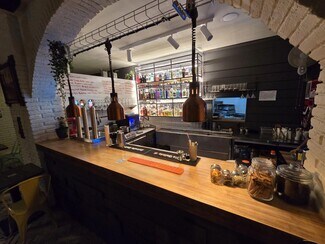 Plus de détails pour Local commercial à louer