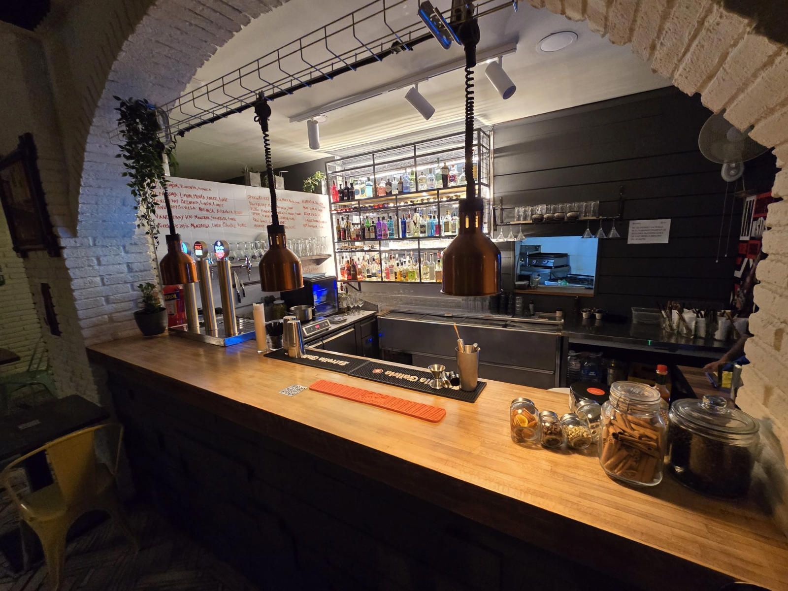 Local commercial dans Barcelone, Barcelona à louer Photo intérieure– Image 1 sur 22