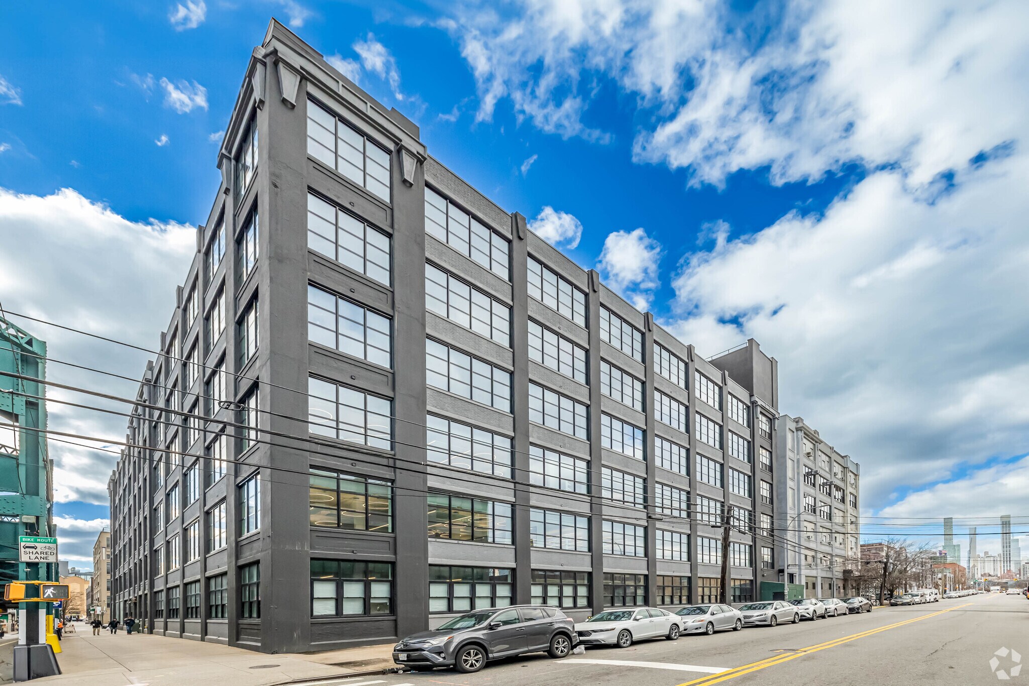 43-10 23rd St, Long Island City, NY à louer Photo principale– Image 1 sur 11