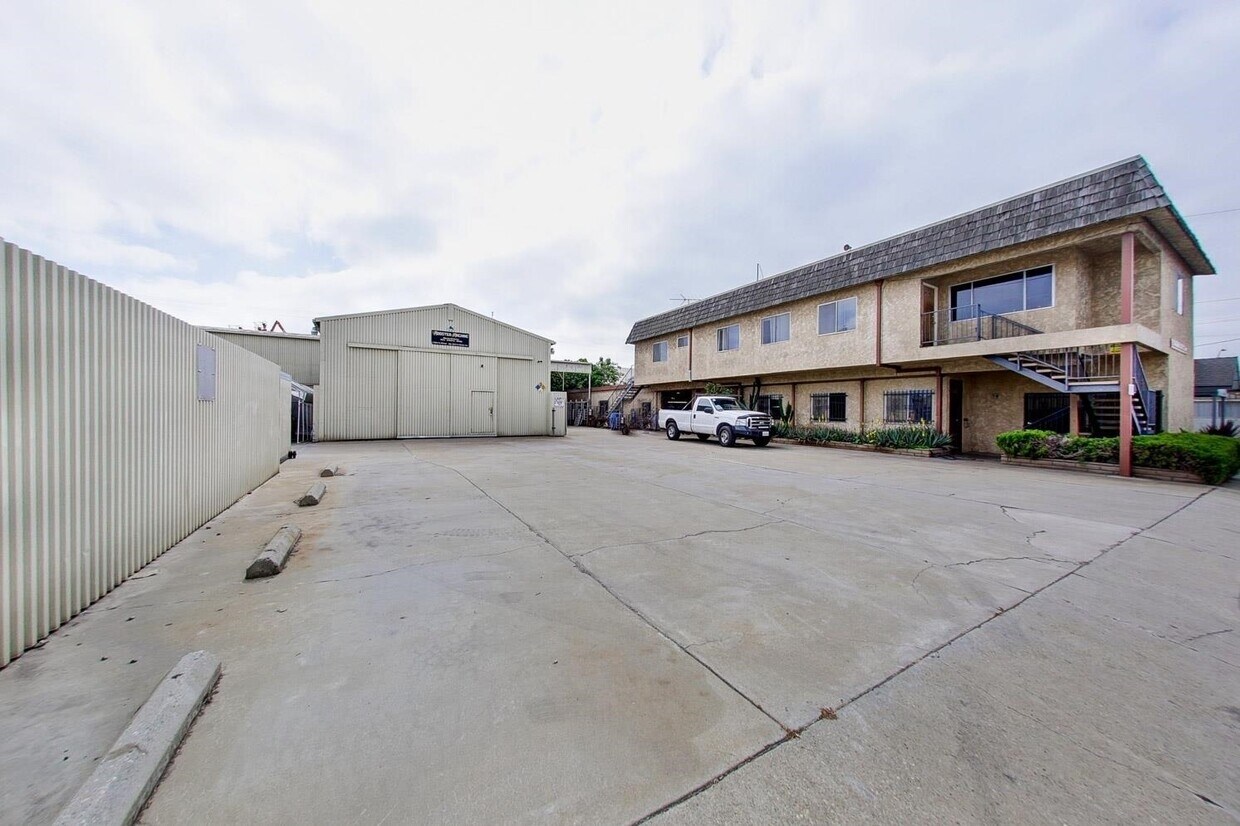 17306 Roseton Ave, Artesia, CA à louer Photo principale– Image 1 sur 16