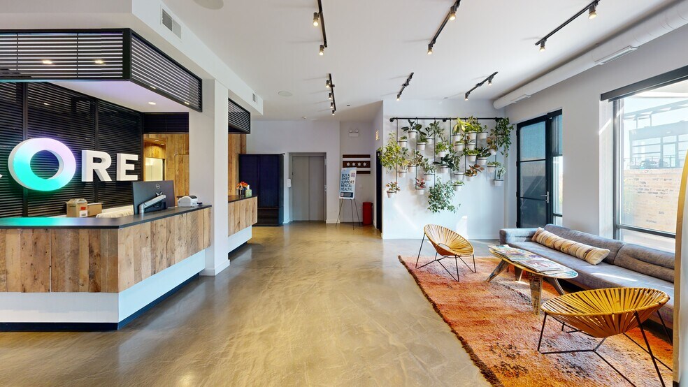 1643 N Milwaukee Ave, Chicago, IL à louer - Photo de l’immeuble – Image 2 sur 40