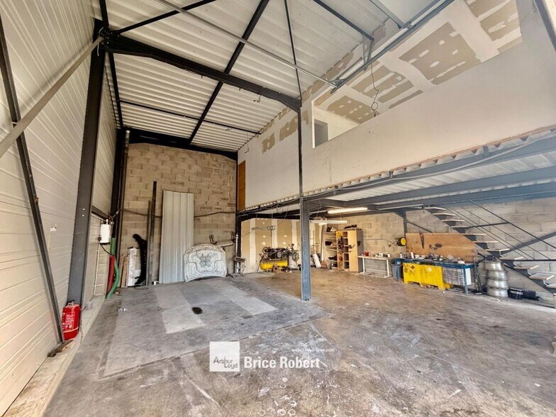 381 Rue Du Capitaine François Garbit, Mornant à vendre - Photo de l’immeuble – Image 3 sur 6