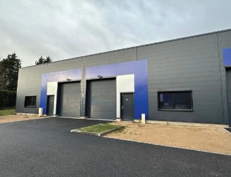 Local d’activités dans Pommiers à louer - Photo de l’immeuble – Image 1 sur 1