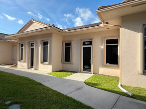 7853-7883 SW Ellipse Way, Stuart, FL à louer Photo de l’immeuble– Image 1 sur 5