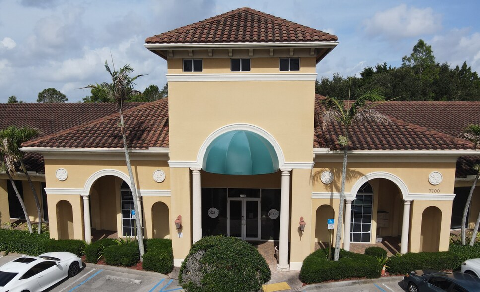 7100 SW Kanner Hwy, Stuart, FL à louer - Photo de l’immeuble – Image 1 sur 9
