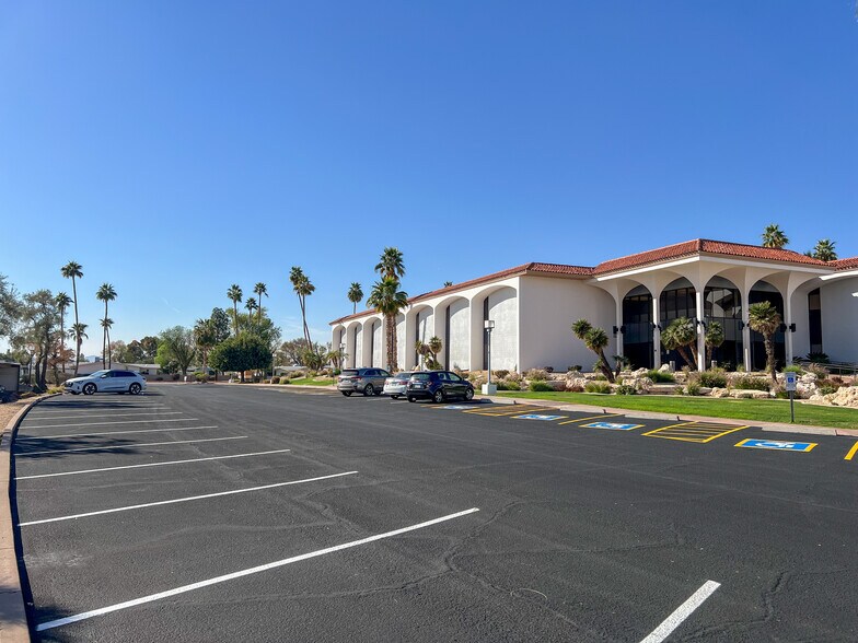 10451 W Palmeras Dr, Sun City, AZ à louer - Photo de l’immeuble – Image 3 sur 9