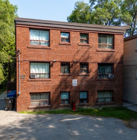 332 Chisholm Av, Toronto, ON à vendre - Photo de l’immeuble – Image 3 sur 13