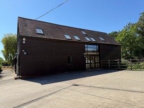 The Barn, Dawes Farm, Bognor Road, Warnham, Warnham à louer Photo de l’immeuble– Image 2 sur 9