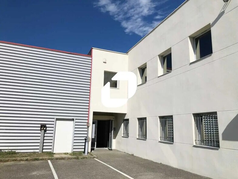 Bureau dans Saint-Priest à vendre - Photo de l’immeuble – Image 2 sur 10