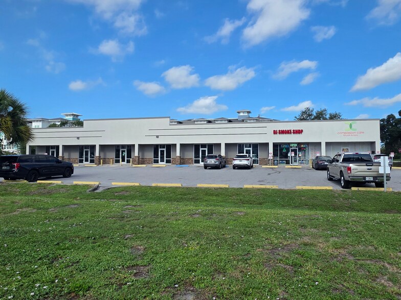 3801 34th St S, Saint Petersburg, FL à louer - Photo de l’immeuble – Image 2 sur 11