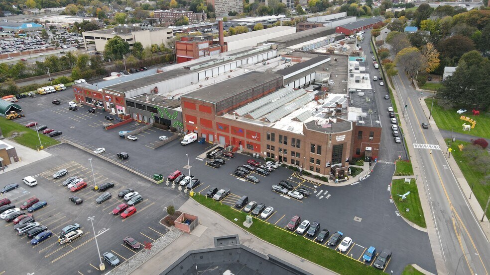 595 Blossom Rd, Rochester, NY à louer - Photo de l’immeuble – Image 3 sur 7