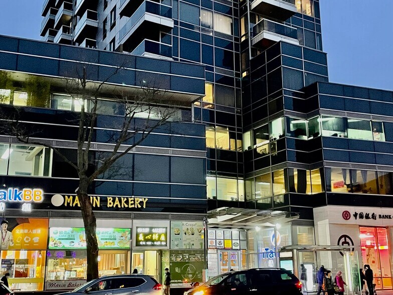 4235-42-37 Main St, Flushing, NY à vendre - Photo de l’immeuble – Image 2 sur 19