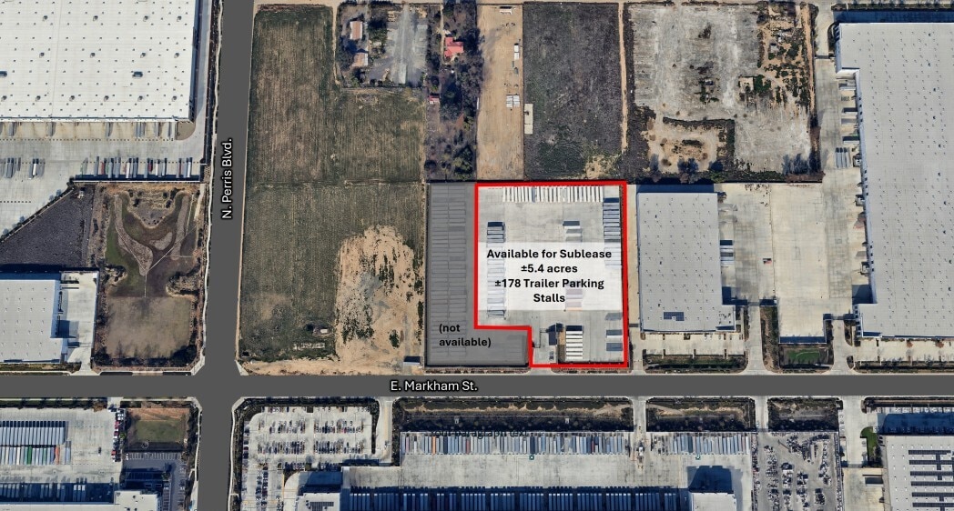 114 E Markham St, Perris, CA à louer Aérien– Image 1 sur 3
