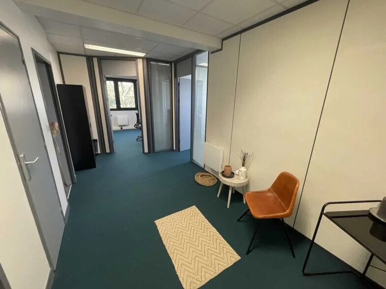 Bureau dans Compiègne à louer - Photo de l’immeuble – Image 2 sur 6